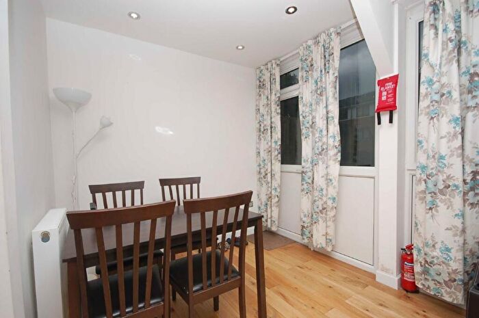 4 Bedroom Flat To Rent In St. Helena Road, London, SE16