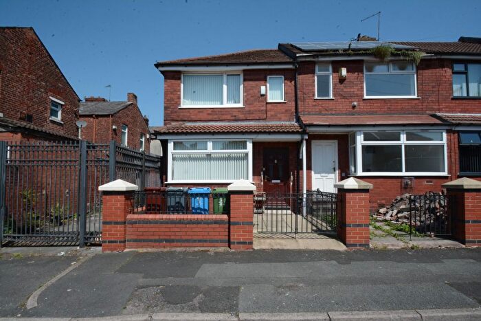 2 Bedroom Flat For Sale In Holmpark Road, Openshaw, M11
