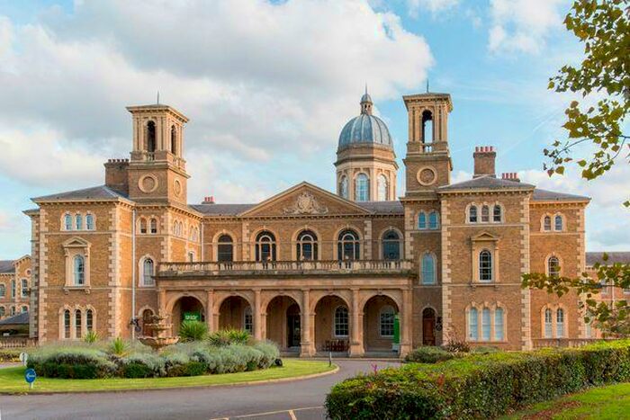 4 Bedroom Apartment To Rent In Princess Park Manor, Royal Drive, New Southgate, London, N11