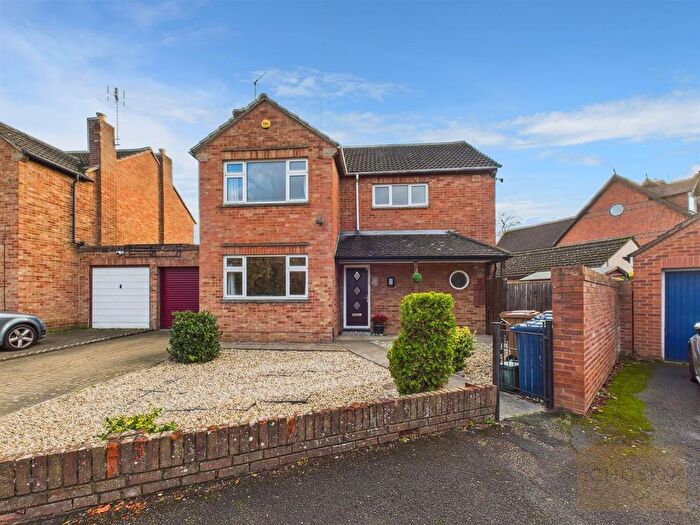 3 Bedroom Detached House For Sale In Cheltenham Road East, Gloucester, GL3