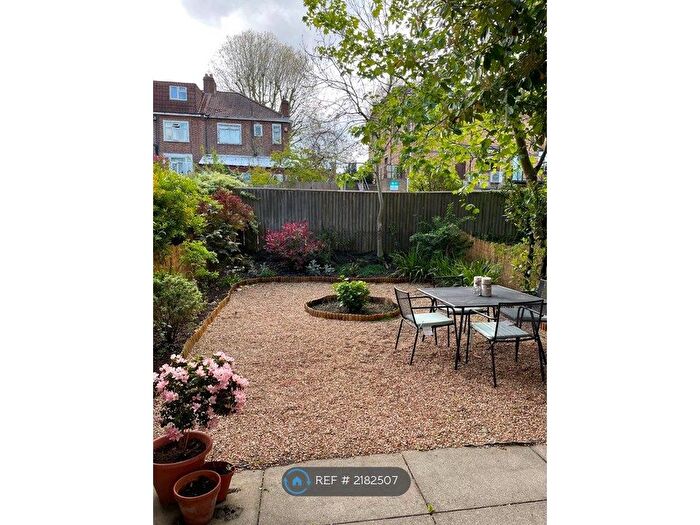 1 Bedroom Flat To Rent In Lupton Close, London, SE12