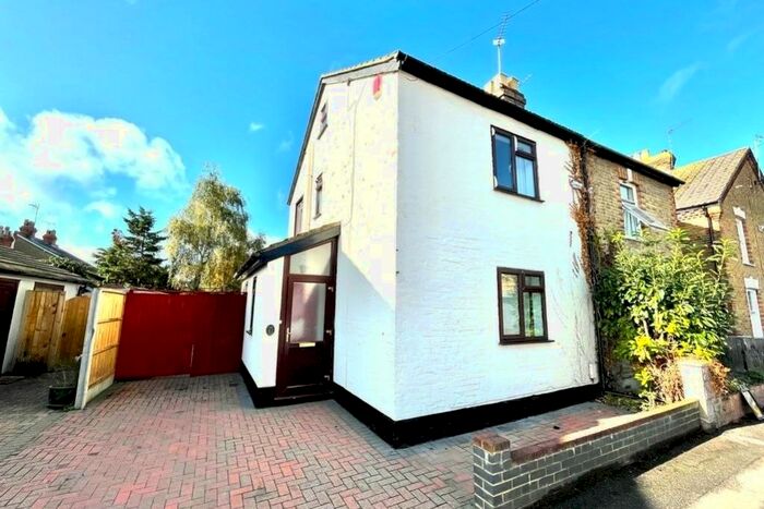 3 Bedroom Semi-Detached House To Rent In Kings Road, Egham, Surrey, TW20