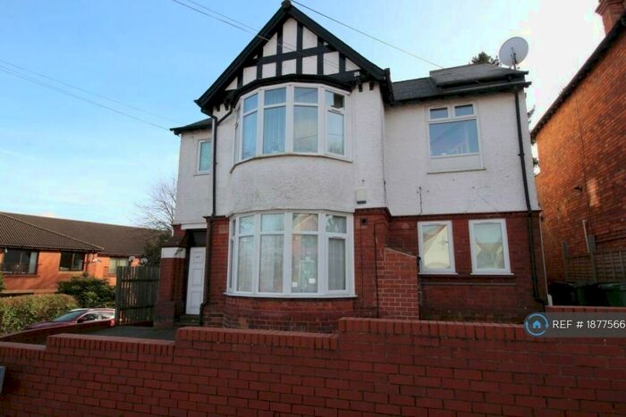 1 Bedroom Flat To Rent In Maple House, Redditch, B98