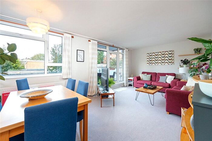 2 Bedroom Flat To Rent In Rayners Road, London, SW15