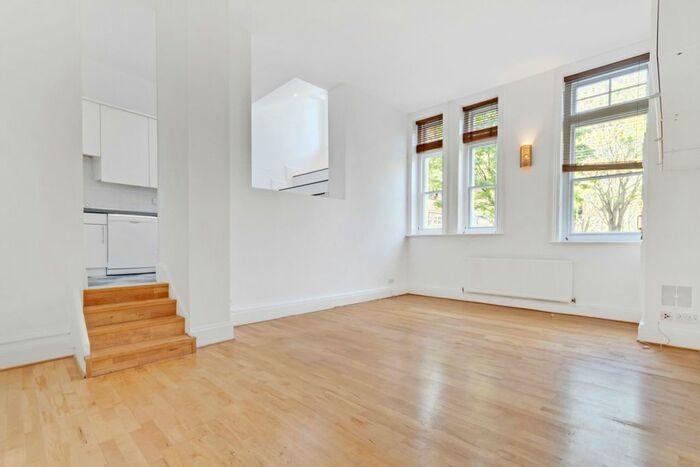 2 Bedroom Flat To Rent In Millennium Square, Tooley Street, London, SE1