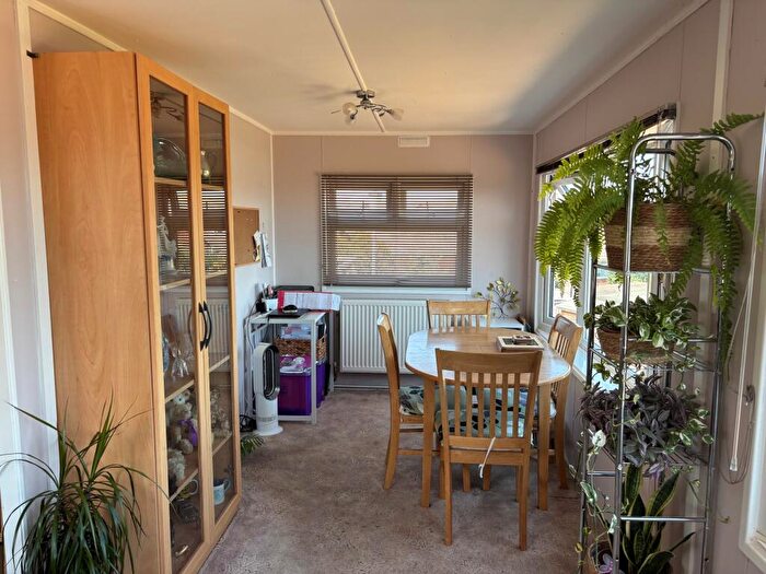 2 Bedroom Park Home For Sale In Hoburne Park, Swanage, Dorset, BH19 - Photo 6