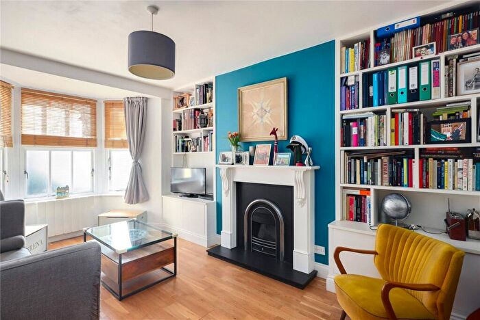 2 Bedroom Flat To Rent In Ainsley Street, Bethnal Green, London, E2