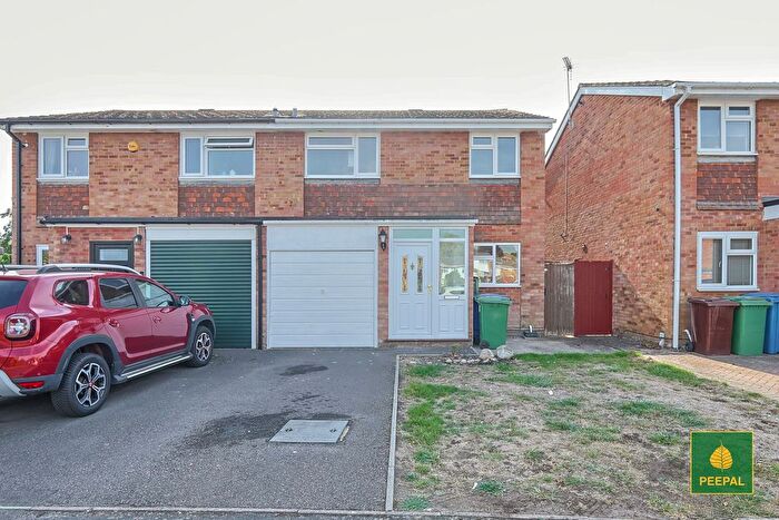 3 Bedroom Semi-Detached House To Rent In Ashdown Avenue, Farnborough, GU14