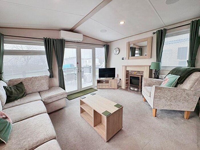 2 Bedroom Lodge For Sale In Reed Meadows, Cotswold Hoburne, Cotswold Lakes, GL7