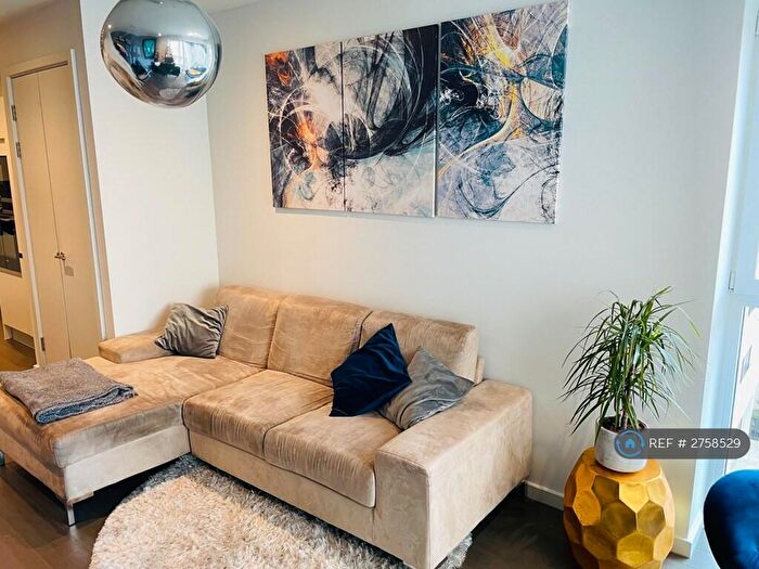 1 Bedroom Flat To Rent In Large One Bedroom King's Cross, King's Cross, N7