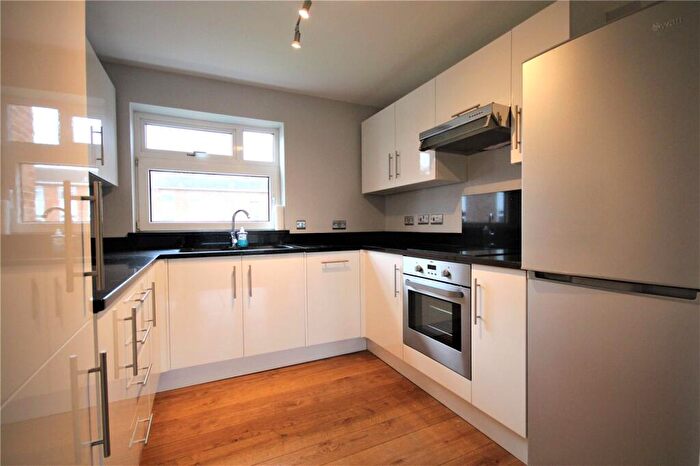 2 Bedroom Apartment To Rent In Bath Road, Reading, Berkshire, RG1
