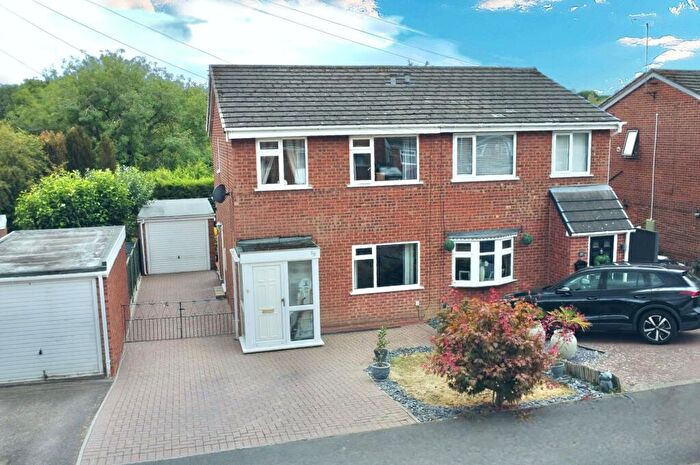 3 Bedroom Semi-Detached House For Sale In Salisbury Drive, Nuneaton, CV10