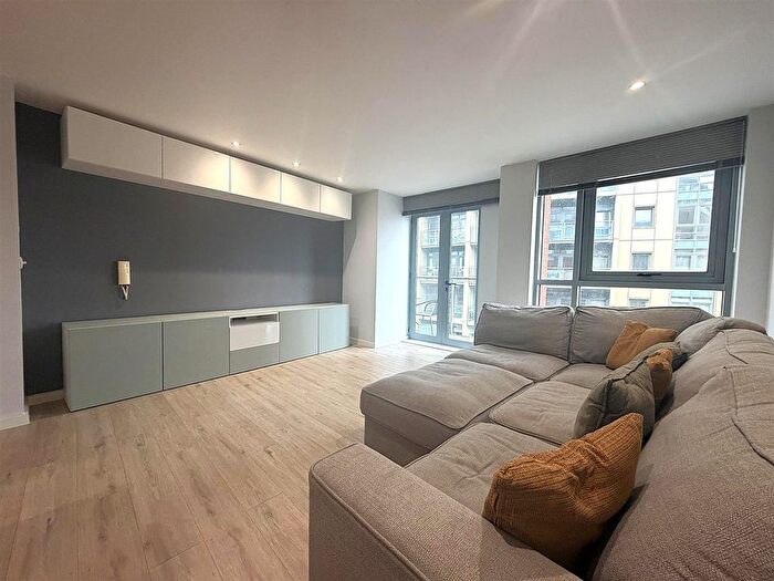 2 Bedroom Flat To Rent In Elba, City Island, LS12