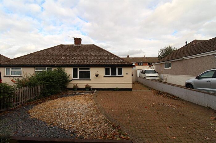 2 Bedroom Bungalow For Sale In High Drive, Basingstoke, Hampshire, RG22