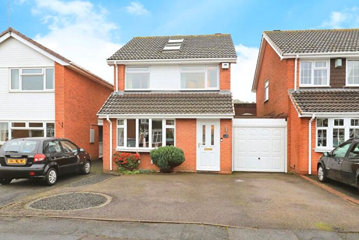 3 Bedroom Link Detached House For Sale In Marlowe Close, Kidderminster, Worcestershire, DY10