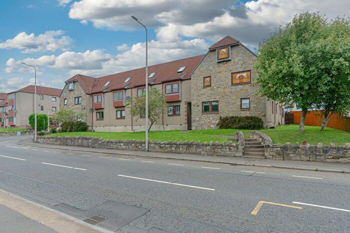 2 Bedroom Maisonette For Sale In Robert Smith Court, Lumphinnans, Cowdenbeath, KY4