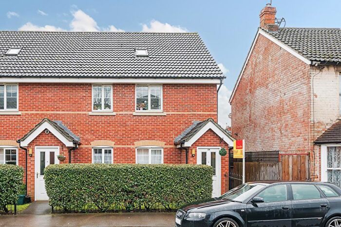 2 Bedroom Maisonette For Sale In Newbury, Berkshire, RG14
