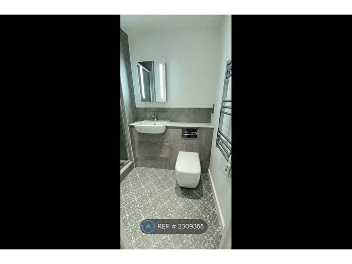 1 Bedroom Flat To Rent In Montrose House, Slough, SL1