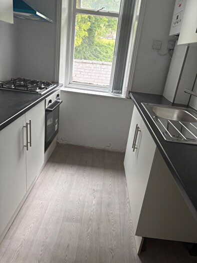 2 Bedroom Flat To Rent In Park Drive, Bradford, BD9