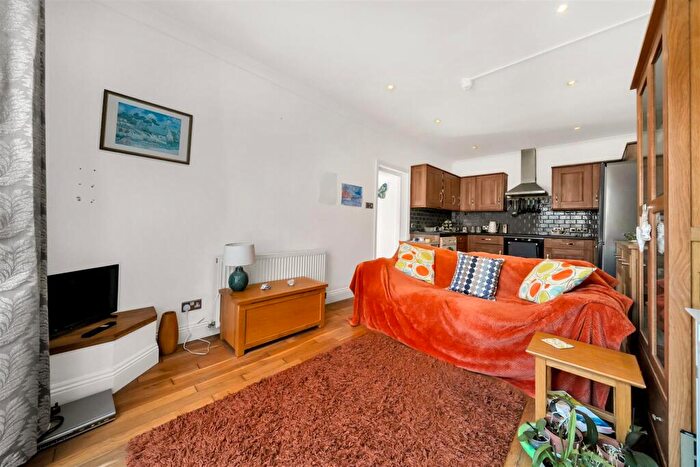 2 Bedroom Flat For Sale In Incledon, Cranborne Road, Swanage, BH19 - Photo 4