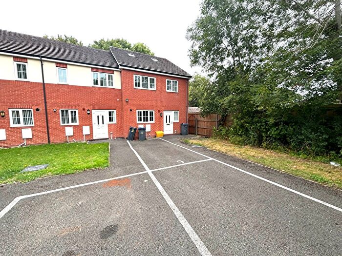 3 Bedroom Property To Rent In Kings Close, Birmingham, B30
