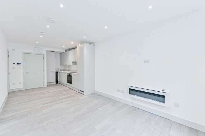 1 Bedroom Flat To Rent In Norbury Crescent, London, SW16