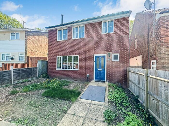 3 Bedroom Detached House To Rent In Vale Crescent, Tilehurst, Reading, RG30