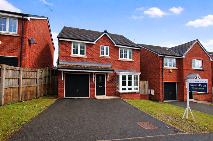 4 Bedroom Detached House For Sale In Tarnside Close, Rochdale, OL16