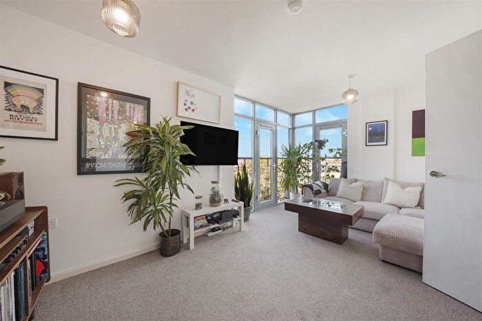 1 Bedroom Flat For Sale In The Roundway, London, N17