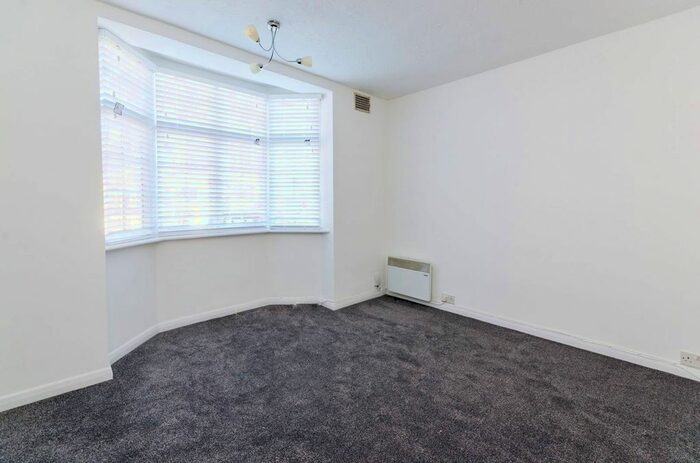 1 Bedroom Maisonette To Rent In Condor Court, Guildford, GU2