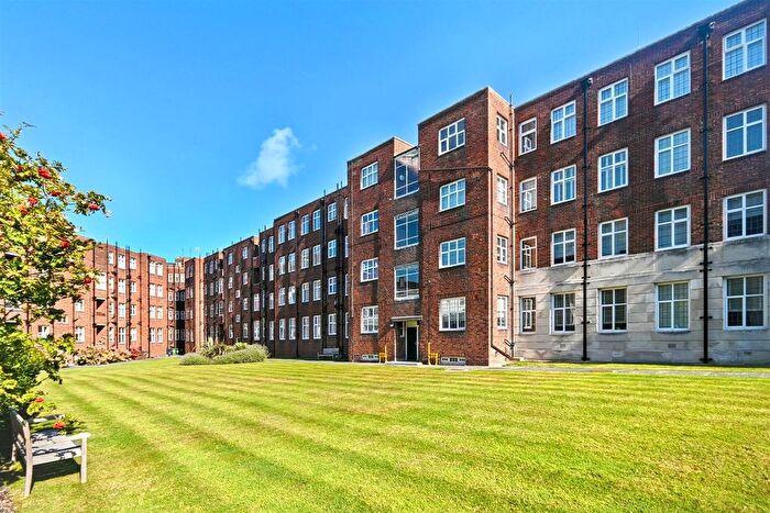 3 Bedroom Flat For Sale In Devonshire Place, Eastbourne, BN21