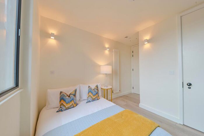 Studio To Rent In George Street, Luton, LU1