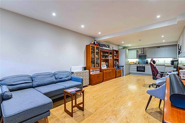 2 Bedroom Flat For Sale In Shenley Road, Borehamwood, Hertfordshire, WD6