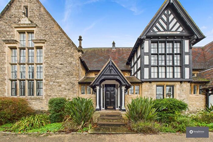 3 Bedroom Apartment For Sale In High Street, The Bell Tower, NN13