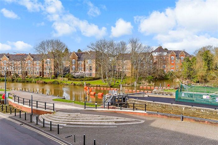 2 Bedroom Flat For Sale In Whitefriars Wharf, Tonbridge, Kent, TN9