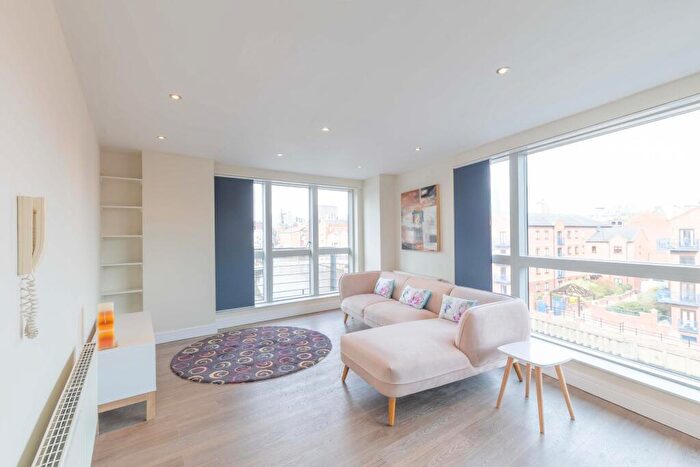 2 Bedroom Flat To Rent In Admiral Court, Bowman Lane, Leeds, LS10