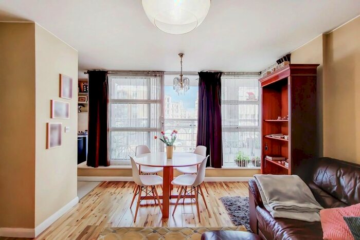 2 Bedroom Flat To Rent In Upper Richmond Road, London, SW15