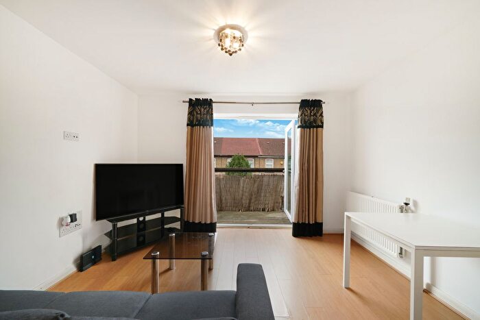 1 Bedroom Flat To Rent In Featherstone Road, Southall, UB2
