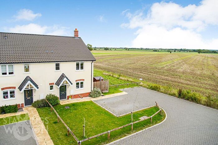 3 Bedroom Semi-detached House For Sale In Smockmill Close, Bunwell, Norwich, NR16