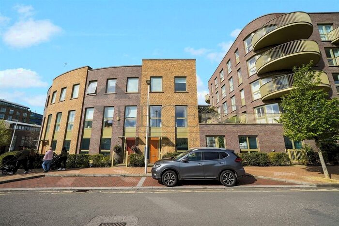 3 Bedroom Flat To Rent In Kidbrooke Village, Tudway Road, SE3