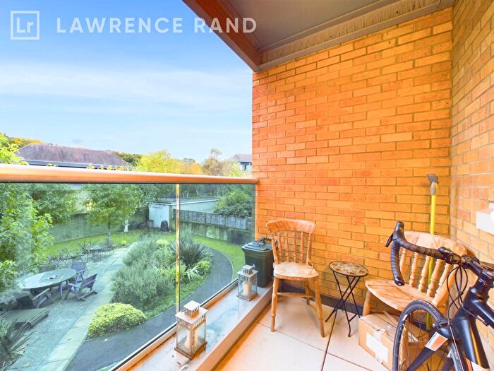 2 Bedroom Apartment For Sale In Reservoir Road, Ruislip, HA4