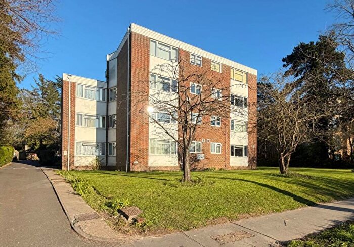 2 Bedroom Flat For Sale In Oakfield Court, Pampisford Road, South Croydon, Surrey, CR2
