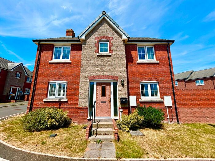3 Bedroom Detached House For Sale In Brook Way, Exeter, EX4