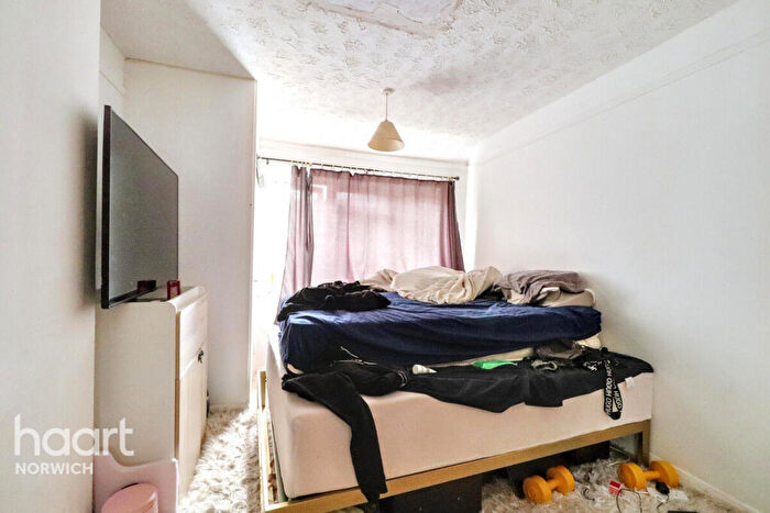3 Bedroom Semi-Detached House For Sale In Waterloo Road, Norwich, NR3