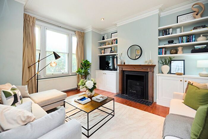 2 Bedroom Flat To Rent In Wandsworth Bridge Road, London, SW6