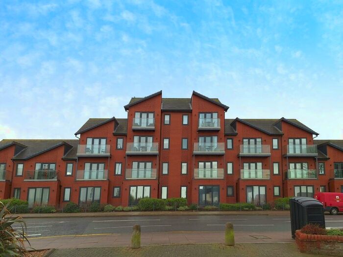 2 Bedroom Penthouse To Rent In Winter Gardens Close, Cleethorpes, Lincolnshire, DN35