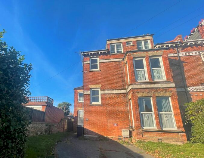 2 Bedroom Flat To Rent In London Road, Deal CT14