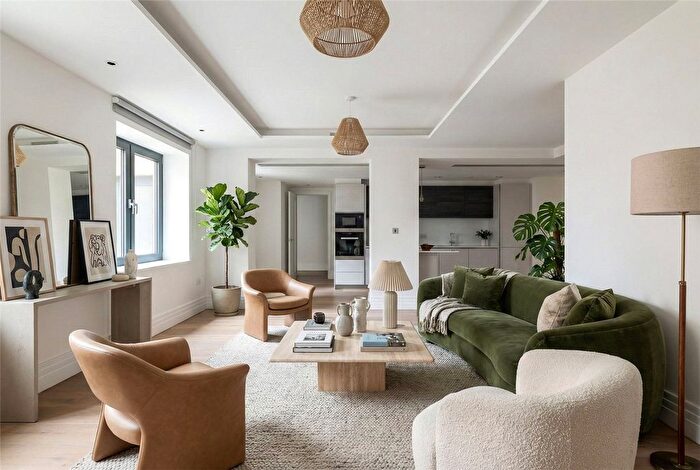 2 Bedroom Flat To Rent In Kensington Gardens Square, London, W2