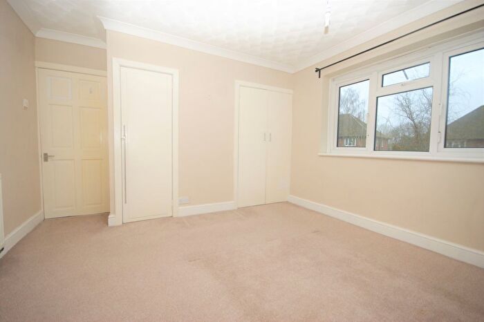 2 Bedroom Flat To Rent In Fore Street, Pinner, Middlesex, HA5
