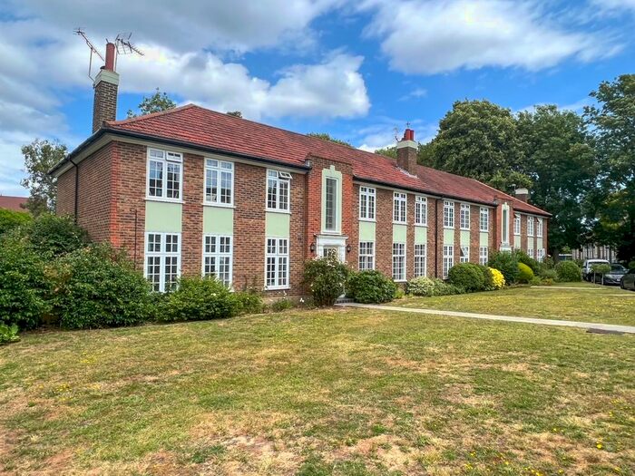 1 Bedroom Flat To Rent In Rythe Court, Portsmouth Road, Thames Ditton, KT7